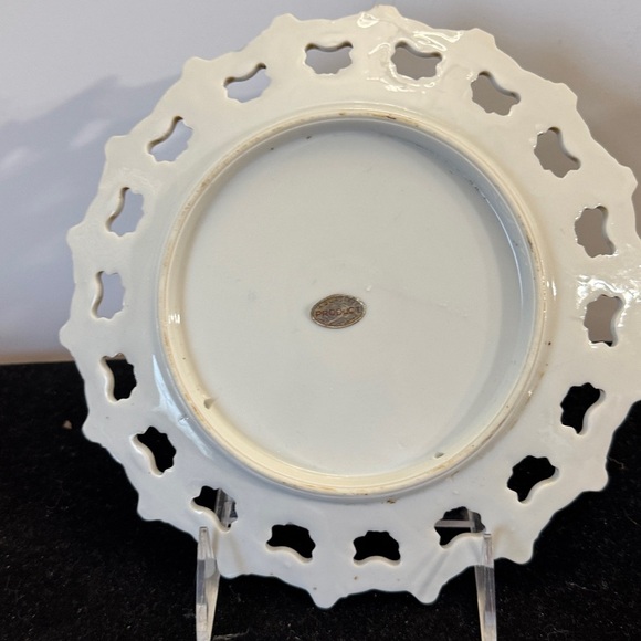 VINTAGE "MOTHER AND DAD" VINTAGE DECORATIVE 8" WALL PLATE SCALLOPED EDGE CUT OUT - Picture 3 of 5